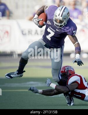 Kansas State wide receiver Lamark Brown catches a short pass for a  touchdown during the second quarter of an NCAA college football game  against Kansas Saturday, Nov. 7, 2009 in Manhattan, Kan. (AP Photo/Charlie  Riedel Stock Photo - Alamy