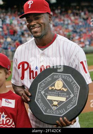 Jimmy Rollins 2008 World Series Trophy LIMITED STOCK Philadelphia Phillies  8X10 Photo 
