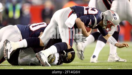 Jacksonville Jaguars defensive tackle John Henderson during an NFL football  game against the Tennessee Titans, Sunday, Oct. 4, 2009, in Jacksonville,  Fla.(AP Photo/Phil Coale Stock Photo - Alamy