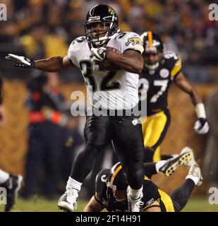 Jacksonville Jaguars kick returner and running back Maurice Jones-Drew (32)  returns a kick for 95 yards, setting up the Jaguars first touchdown against  the Pittsburgh Steelers in the first half of an