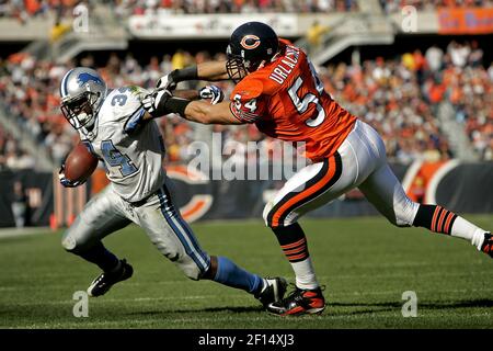 Detroit Lions running back Kevin Smith (34) turns upfield past