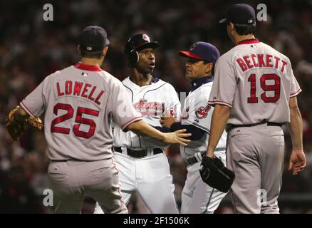 Cleveland Indians outfielder Kenny Lofton, left, talks with hitting coach  Derek Shelton before the Indians' baseball game against the Minnesota  Twins, Friday, July 27, 2007, in Cleveland. Lofton was traded from the