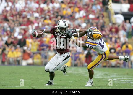 South Carolina wide receiver Kenny McKinley (11) comes up short on