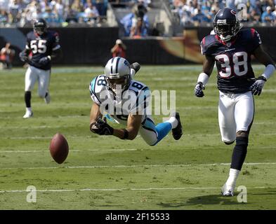 Dec 03, 2006; Oakland, CA, USA; Oakland Raiders wide receiver RANDY MOSS  can't catch a pass in the endzone sandwiched by Houston Texans cornerbacks  DEMARCUS FAGGINS (38) and DUNTA ROBINSON (23) with