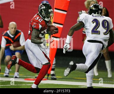 Atlanta Falcons running back Jerious Norwood (32) catches a pass prior to  their NFL football game