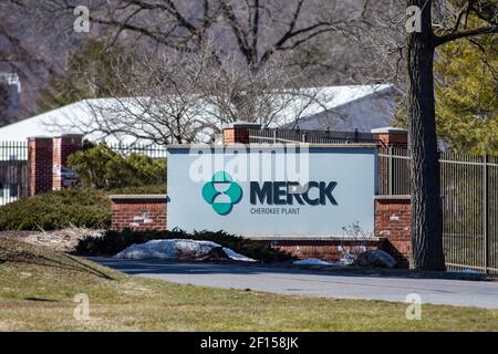 Riverside, United States. 05th Mar, 2021. Signage is seen outside of the Merck Cherokee Plant. Merck, known as MSD outside of the United States and Canada, announced positive preliminary findings from its phase 2a trial of investigational COVID-19 therapeutic molnupiravir. (Photo by Paul Weaver/Pacific Press) Credit: Pacific Press Media Production Corp./Alamy Live News Stock Photo