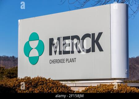 Riverside, United States. 07th Mar, 2021. Signage is seen outside of the Merck Cherokee Plant. Merck, known as MSD outside of the United States and Canada, announced positive preliminary findings from its phase 2a trial of investigational COVID-19 therapeutic molnupiravir. (Photo by Paul Weaver/Pacific Press) Credit: Pacific Press Media Production Corp./Alamy Live News Stock Photo