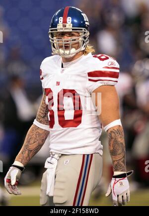 New York Giants Jeremy Shockey puts his head down while in the huddle in  the first quarter against the Green Bay Packers at Giants Stadium in East  Rutherford, New Jersey on September