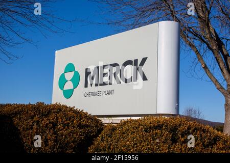 Riverside, United States. 07th Mar, 2021. Signage is seen outside of the Merck Cherokee Plant. Merck, known as MSD outside of the United States and Canada, announced positive preliminary findings from its phase 2a trial of investigational COVID-19 therapeutic molnupiravir. (Photo by Paul Weaver/Pacific Press) Credit: Pacific Press Media Production Corp./Alamy Live News Stock Photo