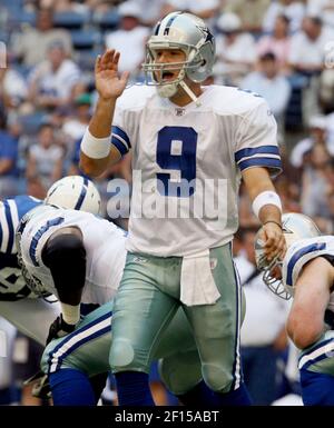 Dallas Cowboys' Tony Romo calls the snap count at the morning practice  during training camp, Wednesday, July 30, 2008, in Oxnard, California.  (Photo by Ron Jenkins/Fort Worth Star-Telegram/MCT/Sipa USA Stock Photo 