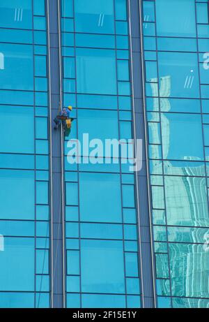 Absailing Window Cleaner Stock Photo - Alamy