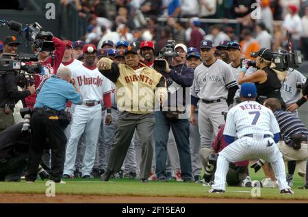 Giants Player, Willie Mays, Running to Catch Ball in Out Field' Premium  Photographic Print