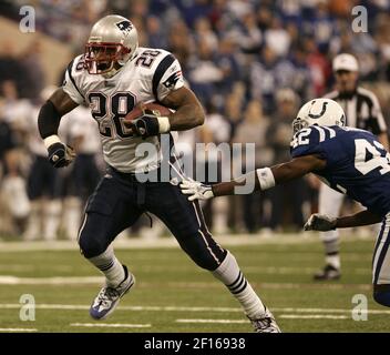 New England Patriots Corey Dillon escapes the Arizona Cardinals defense in  the first half. The Pats defeated the Cardinals 23-12 September 19, 2004 in  Tempe, AZ. (UPI Photo/Will Powers Stock Photo - Alamy