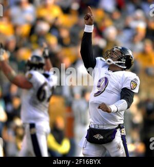 Baltimore Ravens quarterback Steve McNair (9) throws against the Cincinnati  Bengals at Paul Brown Stadium in Cincinnati November 30, 2006. The Bengals  defeated the Ravens 13-7. (UPI Photo/Mark Cowan Stock Photo - Alamy