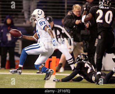 The Indianapolis Colts' Reggie Wayne (87) breaks away for a touchdown  against the Chicago Bears in Super Bowl XLI in Miami, Florida, on Sunday,  February 4, 2007. (Photo by Andrew Innarity/South Florida