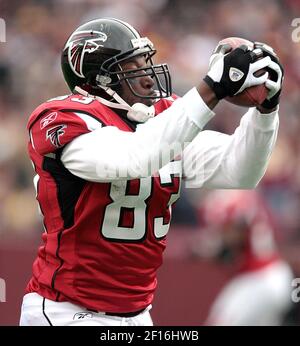 Atlanta Falcons tight end Alge Crumpler (83) scores a first half