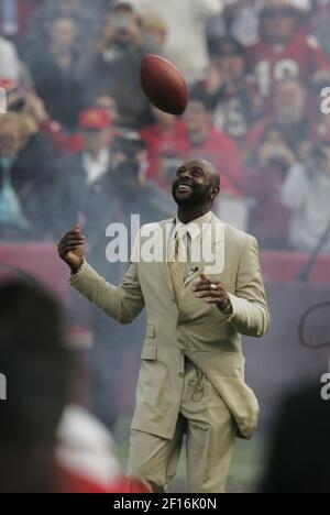 Seattle Seahawks wide receiver Jerry Rice can't handle a pass in the second  quarter against the Arizona Cardinals, Sunday, Oct. 24, 2004, in Tempe,  Ariz. (AP Photo/Paul Connors Stock Photo - Alamy