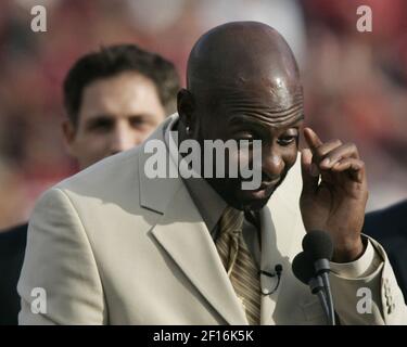 Seattle Seahawks wide receiver Jerry Rice can't handle a pass in the second  quarter against the Arizona Cardinals, Sunday, Oct. 24, 2004, in Tempe,  Ariz. (AP Photo/Paul Connors Stock Photo - Alamy