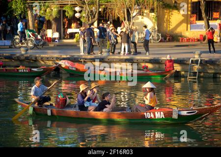 Tourist boats and the waterfront cafes alongside Bach Dang st, Hoi An, Quảng Nam Province, Vietnam. Thu Bon river Stock Photo