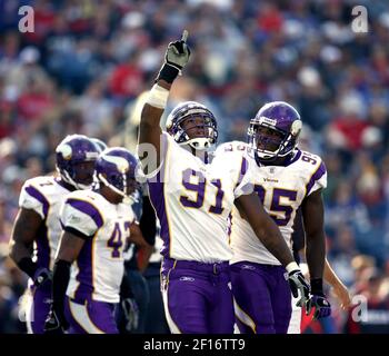 Minnesota Vikings linebacker Ben Leber (51) sacks Pittsburgh Steelers  quarterback Ben Roethlisberger (7) during a game at Heinz field in  Pittsburgh PA. Pittsburgh won the game 27-17. (Credit Image: © Mark  Konezny/Southcreek