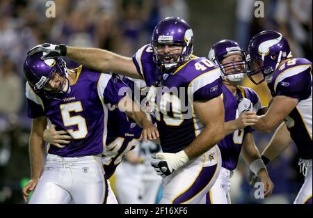 Minnesota Vikings Jim Kleinsasser (40) warms up prior to a game against the  Minnesota Vikings at Heinz field in Pittsburgh PA. Pittsburgh won the game  27-17. (Credit Image: © Mark Konezny/Southcreek Global/ZUMApress.com