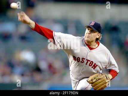 Boston Red Sox's Curt Schilling, right, and his wife Shonda watch