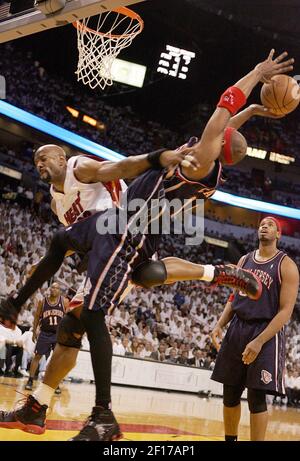 Miami Heat's Alonzo Mourning, right, defends the basket against Los Angeles  Clippers' Corey Maggette during the first quarter on Monday, Dec. 5, 2005,  in Los Angeles. Clippers are wearing their road Buffalo