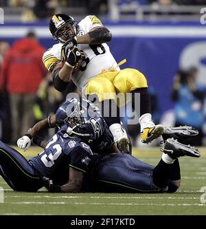 Running back Jerome Bettis charges up field during Super Bowl XL featuring  the Seattle Seahawks and the Pittsburgh Steelers at Ford Field in Detroit,  Mi., on February 5, 2006. (UPI Photo/Brian Kersey