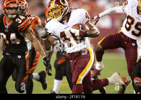 Cincinnati Bengals safety Kevin Kaesviharn (34) sacks Oakland Raiders  quarterback Aaron Brooks (2) at Paul Brown Stadium in Cincinnati on  December 10, 2006. The Bengals defeated the Raiders 27-10. (UPI Photo/Mark  Cowan Stock Photo - Alamy