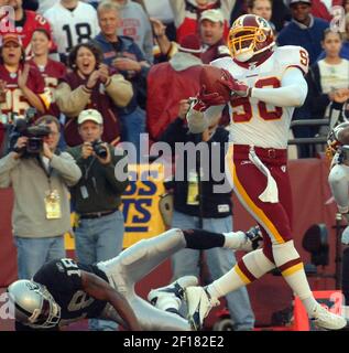 20 November 2005: Randy Moss (18). The Oakland Raiders defeated the  Washington Redskins 16-13 at FedEx Field in Landover, MD. (Icon Sportswire  via AP Images Stock Photo - Alamy