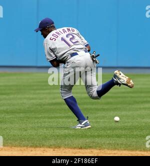 Alfonso Soriano's steal of third sets up winning run as Yankees win in 11 -  Newsday