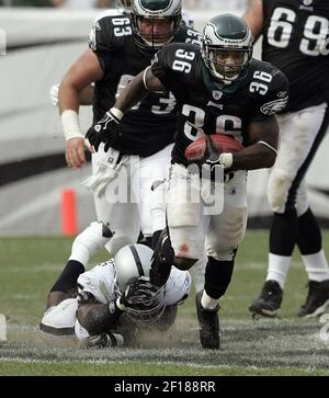 Oakland Raiders defenders Derrick Burgess (56), Stuart Schweigert