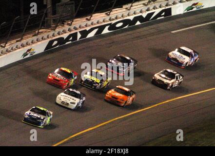 https://l450v.alamy.com/450v/2f18xj8/krt-sports-story-slugged-nascar-krt-photograph-by-gary-w-greenorlando-sentinel-miami-out-february-12-daytona-fl-jimmie-johnson-leads-the-pack-out-of-the-final-turn-to-win-the-budweiser-shootout-at-the-daytona-international-speedway-in-daytona-beach-florida-saturday-february-12-2005-photo-by-lde-2005-2f18xj8.jpg