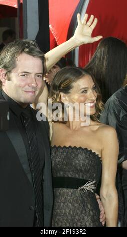 -- NO MAGS, NO SALES -- KRT ENTERTAINMENT STORY SLUGGED: TV-EMMYS KRT PHOTOGRAPH BY KEVIN SULLIVAN/ORANGE COUNTY REGISTER (L.A. TIMES OUT) (September 19) LOS ANGELES, CA -- Matthew Broderick and Sarah Jessica Parker arrive at the Shrine Auditorium in Los Angeles, California, on Sunday, September 19, 2004. (Photo by cdm) 2004