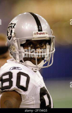 KRT SPORTS STORY SLUGGED: RAIDERS-VIKINGS KRT PHOTOGRAPH BY JOE ROSSI/ST  PAUL PIONEER PRESS (KRT5) MINNEAPOLIS, MINNESOTA, September 19 -- Minnesota  Vikings quarterback Randall Cunningham, left, is chased by Oakland Raiders  Lance Johnstone