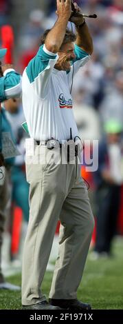 FOXBORO, MA - OCTOBER 24: Patriots #37 Rodney Harrison cheers after  breaking up a pass to Wayne Chrebet late in the fourth quarter with 8 yds  to go to pull ahead during