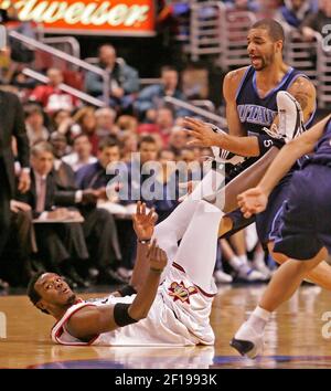 KRT SPORTS STORY SLUGGED: ALLSTARS KRT PHOTOGRAPH BY JERRY  LODRIGUSS/PHILADELPHIA INQUIRER (February 11) WASHINGTON, D.C. - Eastern  Conference Allstar Allen Iverson, of the Philadelphia 76ers, celebrates the  East's victory in the 2001