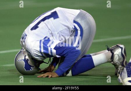 Detroit Lions quarterback Charlie Batch (10) dives into the end zone past  Green Bay Packers' Keith McKenzie (95) for the winning touchdown in the  fourth quarter Sunday, Sept. 19, 1999, in Detroit.