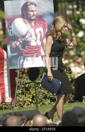 Former Arizona Cardinals player Jim Hart is inducted into the Cardinals Ring  of Honor at half time of an NFL football game against the Los Angeles Rams,  Sunday, Dec. 3, 2017, in