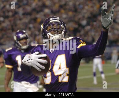 Oct. 17, 2010 - Minneapolis, Minnesota, United States of America -  Minnesota Vikings wide receiver Randy Moss #84 makes a catch during  warm-ups before the game against the Dallas Cowboys at Mall of America  Field. (Credit Image: © Marilyn Indahl