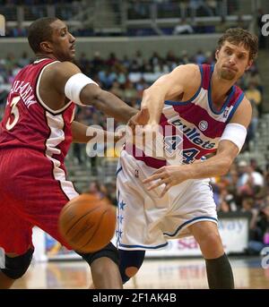 New Jersey Nets' Jason Kidd (5) passes off the ball against Washington  Wizards' Christian Laettner, right, during the third quarter of the Nets'  93-82 win, Thursday, Feb. 21, 2002, at the MCI