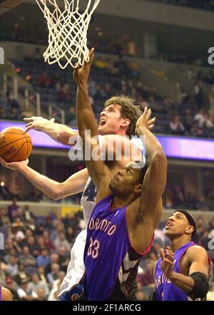 New Jersey Nets' Jason Kidd (5) passes off the ball against Washington  Wizards' Christian Laettner, right, during the third quarter of the Nets'  93-82 win, Thursday, Feb. 21, 2002, at the MCI