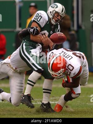 KRT SPORTS STORY SLUGGED: BROWNS-PATRIOTS KRT PHOTO BY ED SUBA JR/AKRON  BEACON JOURNAL (December 9) FOXBORO, MA -- New England Patriot cornerback  Otis Smith celebrates after his team stopped the Cleveland Browns