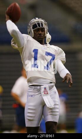 28 Sept 2003: QB Quincy Carter of the Dallas Cowboys rolls out to pass in  the Dallas Cowboys 17-6 win over the New York Jets at Giants Stadium in  East Rutherford, NJ. (