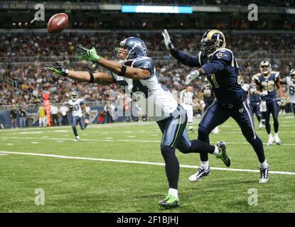 Seattle Seahawks' wide receiver T.J. Houshmandzadeh (R) breaks the tackle  of Tampa Bay Buccaneers ' safety Sabby.