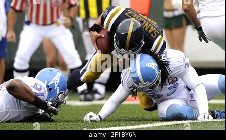 Tennessee Titans running back LenDale White practices in Nashville, Tenn.,  Tuesday, May 12, 2009. (AP Photo/Mark Humphrey Stock Photo - Alamy