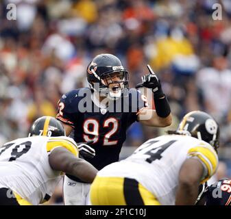 Chicago Bears linebacker Hunter Hillenmeyer (92) tackles Seattle