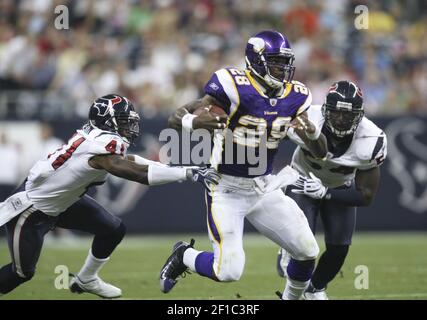 Adrian Peterson #28 of the Minnesota Vikings rushes Stock Photo - Alamy