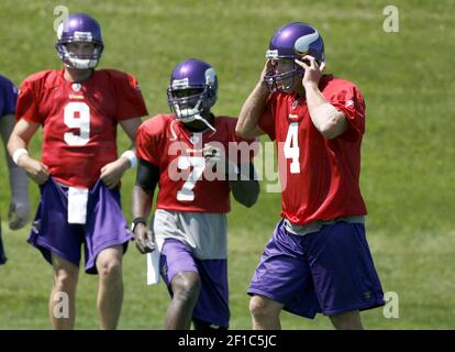 Minnesota Vikings quarterback John David Booty (9) walks out of the locker  room during NFL football training camp, Tuesday, Aug. 18, 2009 in Eden  Prairie, Minn. (AP Photo/Hannah Foslien Stock Photo - Alamy