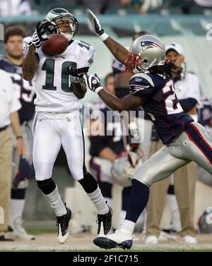 New England Patriots' Jonathan Wilhite (24) warms up before the NFL  football game against the Houston Texans Sunday, Jan. 3, 2010 in Houston.  (AP Photo/Donna McWilliam Stock Photo - Alamy